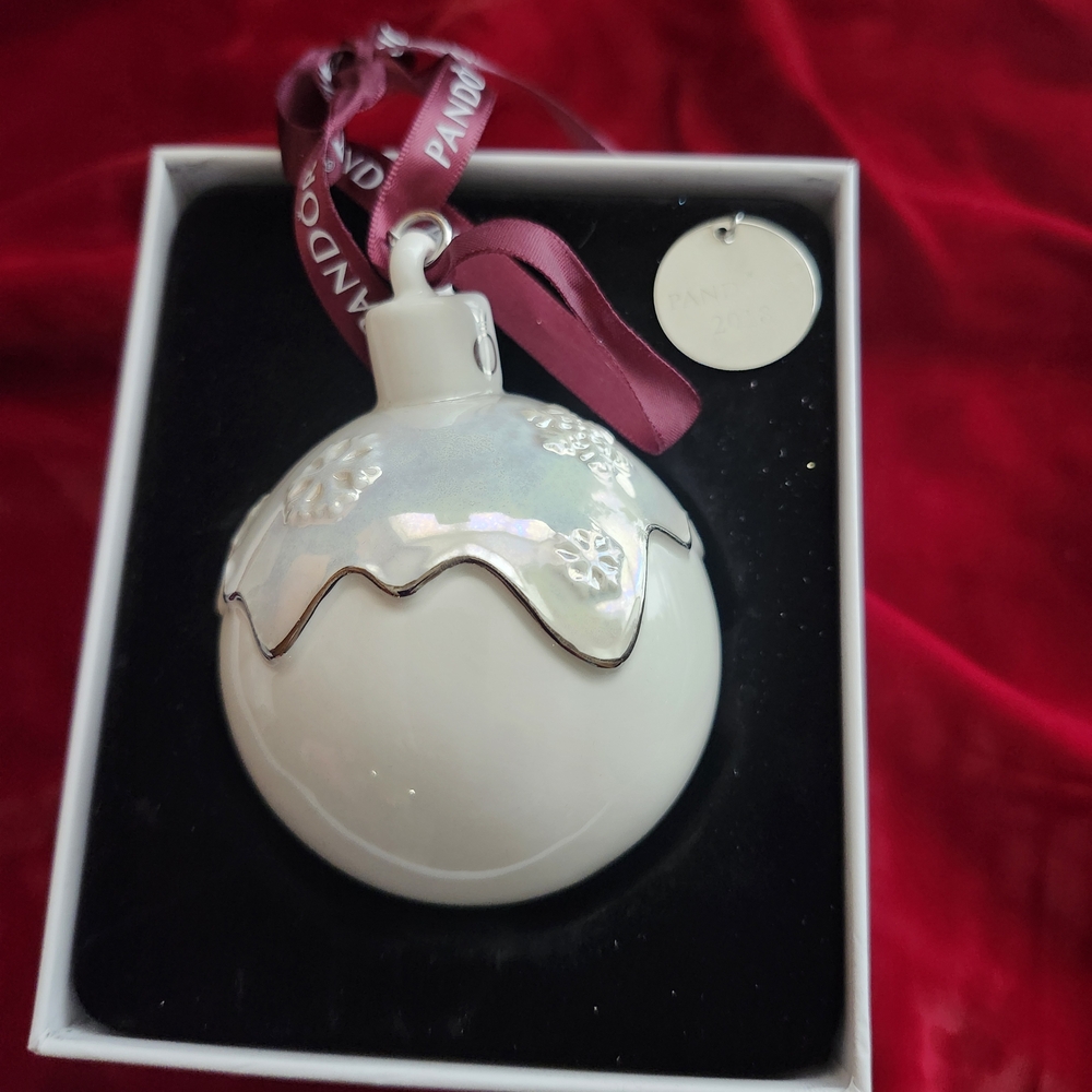 Pandora Christmas Ornament Bauble With Silver Accents,  BNIB 🎄✨
